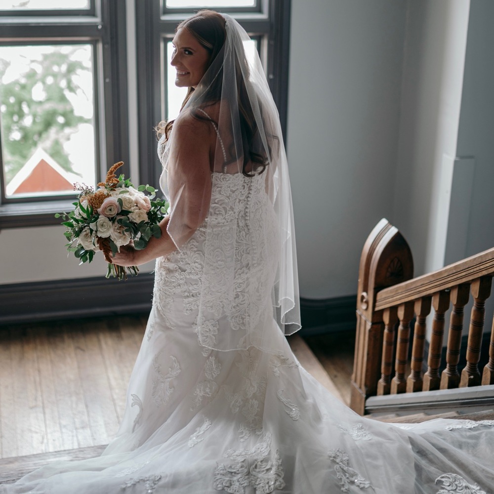 Bridal Veil - Fingertip length